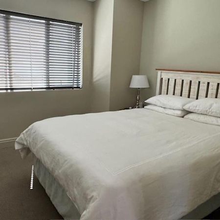 Luxury Townhouse In Stellenbosch Central Екстериор снимка